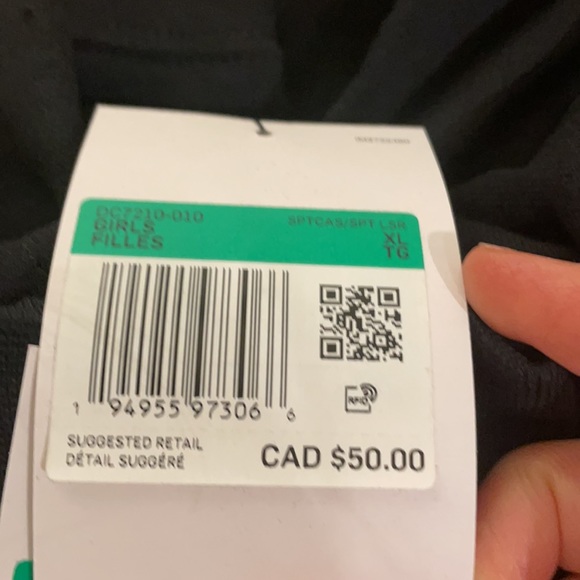 NIKE Juiniors Girls Black Logo Crop Club Hoodie - Picture 6 of 8